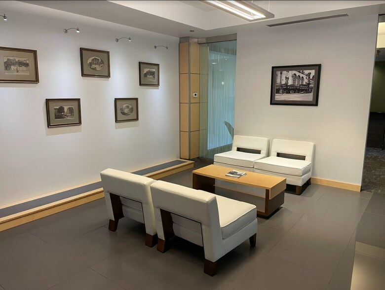 More Photos Of 112 W Jefferson Blvd, South Bend Office For Lease