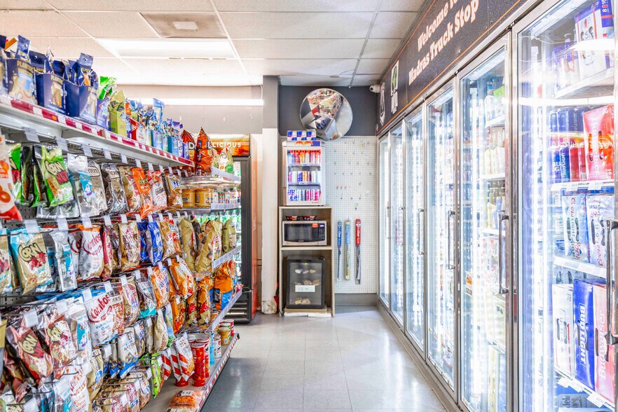 More Photos Of 992 SW Highway 97, Madras Service Station For Sale