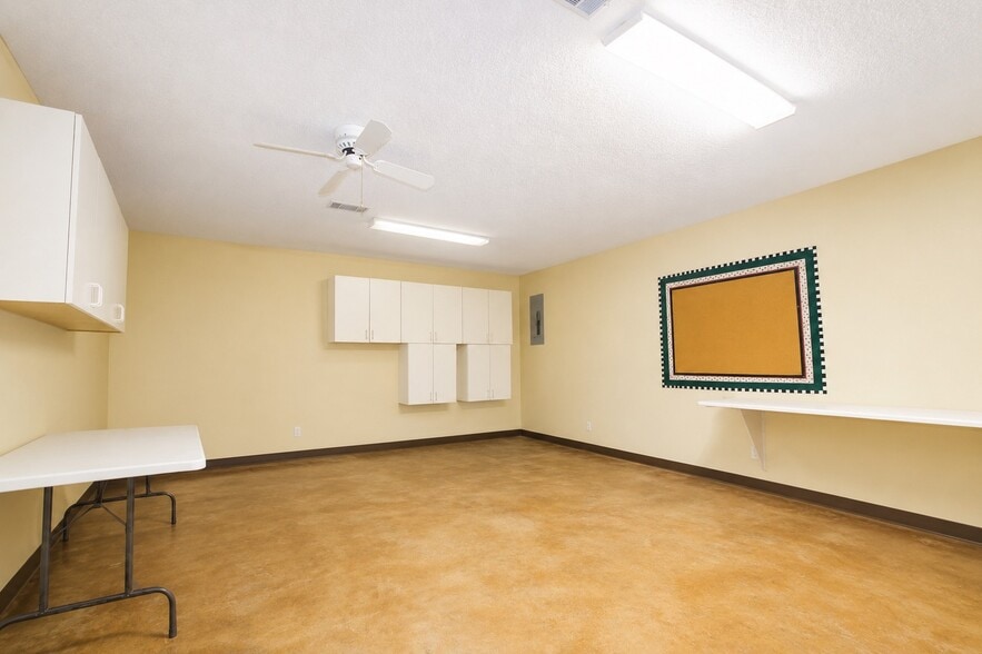 More Photos Of 2320 N Galveston Ave, Pearland Specialty For Sale