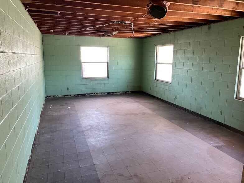 More Photos Of 914 S Loop Dr, Waco Apartments For Sale