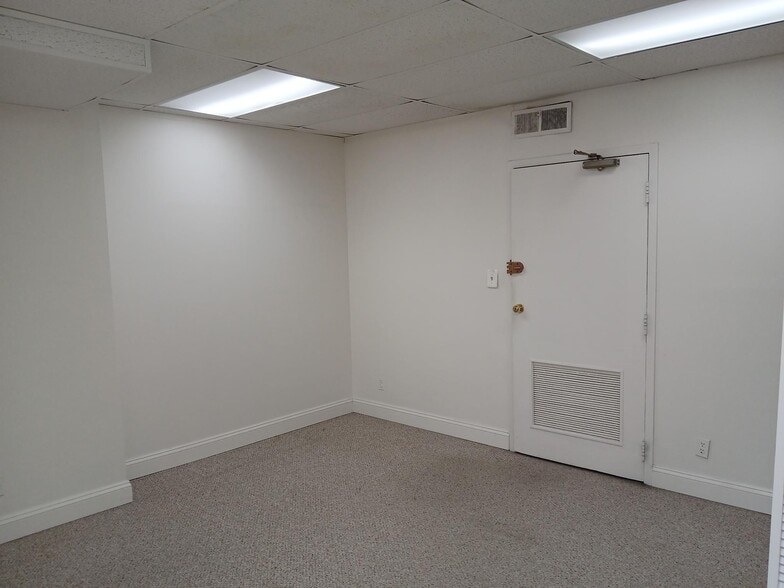 More Photos Of 801 N Pitt St, Alexandria Apartments For Sale