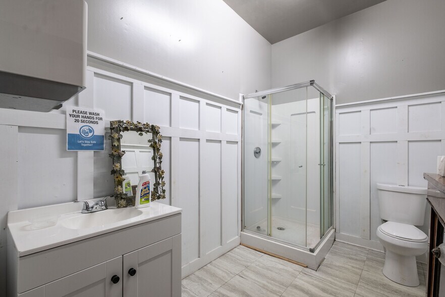 More Photos Of 105 W Main St, Elkin Office For Sale