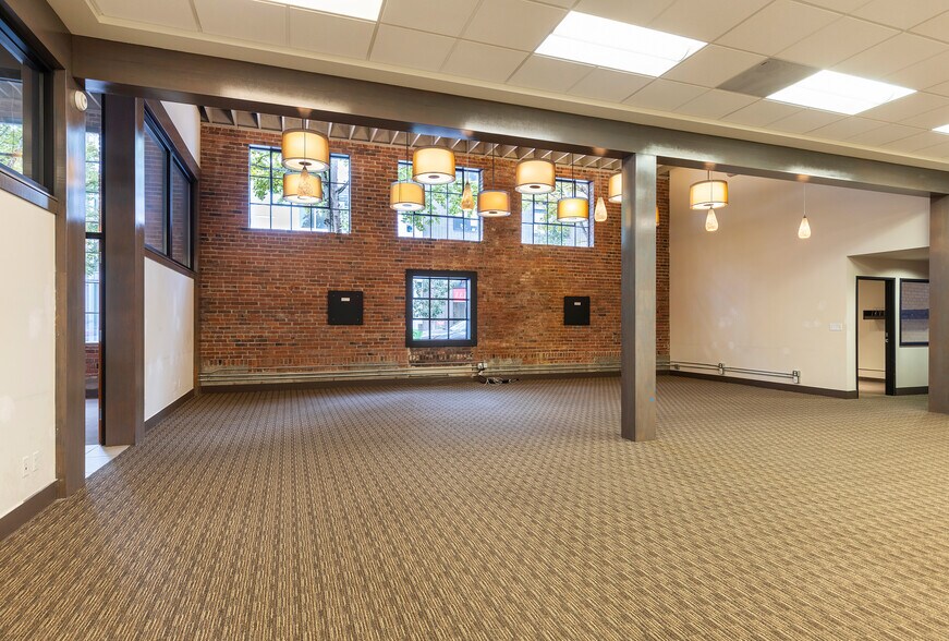 More Photos Of 2420 2nd Ave, Seattle Storefront Retail Office For Sale