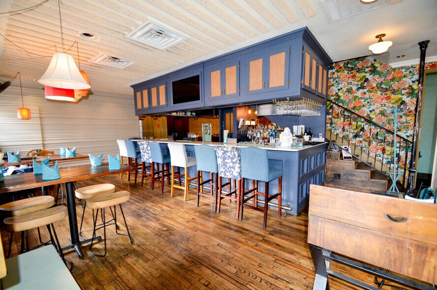 More Photos Of 304 W Cannon St, Fort Worth Restaurant For Sale