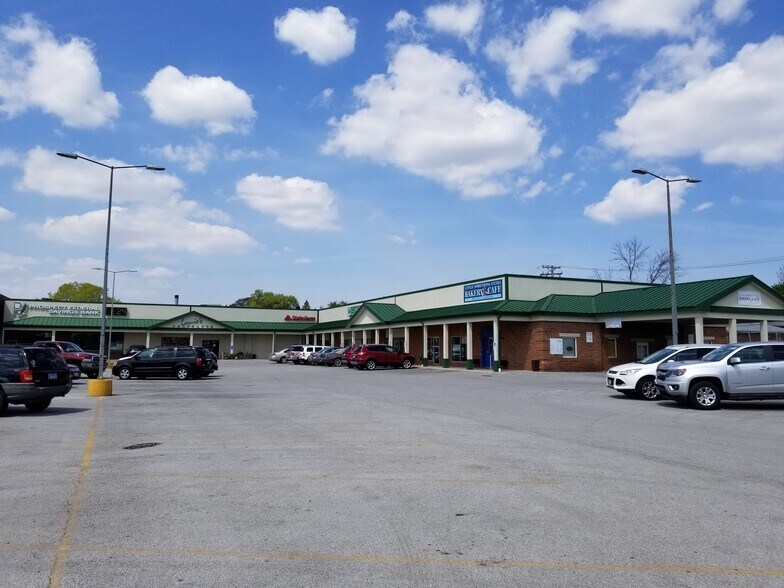 More Photos Of 4616-4646 W 103rd St, Oak Lawn General Retail For Lease