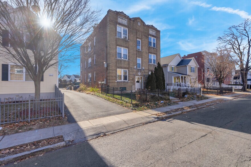 More Photos Of 45 School St, Hartford Apartments For Sale