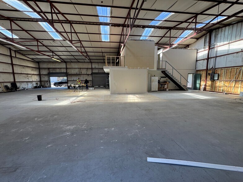 More Photos Of 70 W Illiana St, Orlando Manufacturing For Sale
