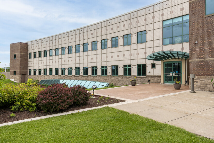 Primary Photo Of 840 Carolina St, Sauk City Office For Sale