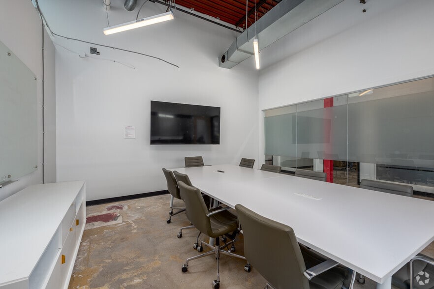 More Photos Of 20 W 14th Ave, North Kansas City Warehouse For Lease