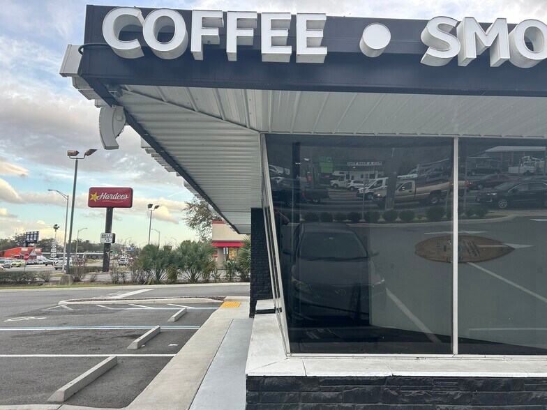 More Photos Of 920 N Pine Ave, Ocala General Retail For Sale