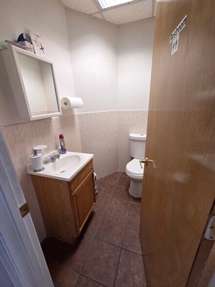 More Photos Of 257 Ferry St, Newark General Retail For Sale