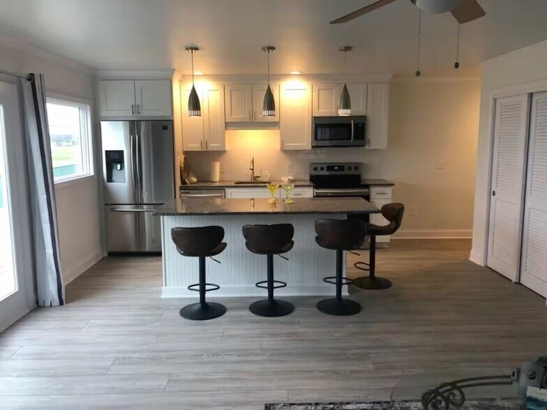 More Photos Of 1 Angell Rd, Narragansett Storefront Retail Residential For Sale