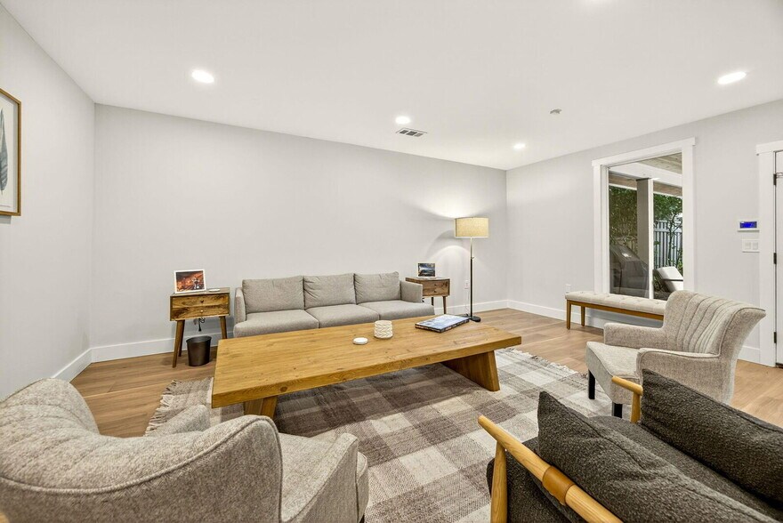 More Photos Of 111 Cedar St, Rogue River Office Residential For Sale