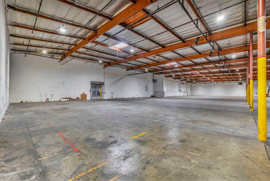 More Photos Of 18737 S Reyes Ave, East Rancho Dominguez Distribution For Sale