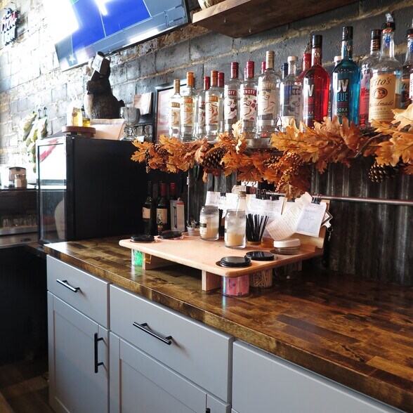 More Photos Of 139 E Walnut St, Oglesby Restaurant For Sale