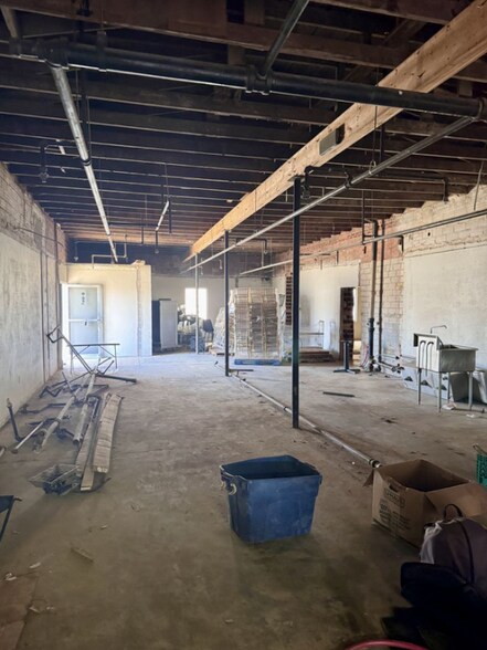 More Photos Of 902 7th St, Lubbock Warehouse For Sale
