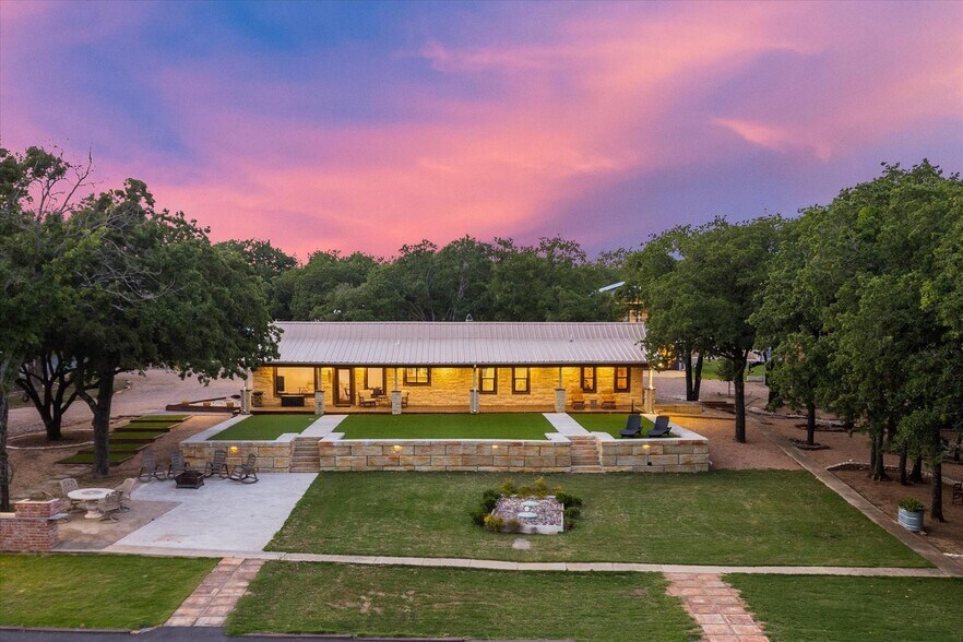 More Photos Of 1000 County Road 904, Joshua Golf Course Driving Range For Sale