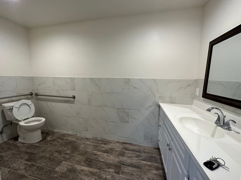 More Photos Of 17100 Norwalk Blvd, Cerritos Office For Sale