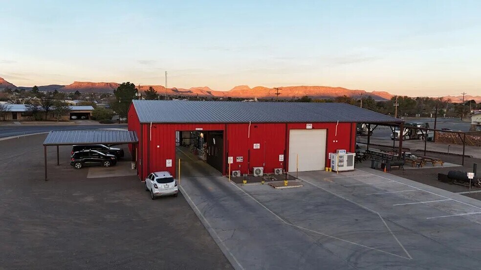 More Photos Of 300 S Cockrell St, Alpine Convenience Store For Sale