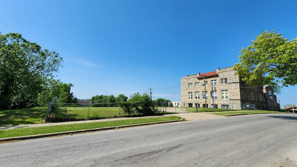 More Photos Of 2701 E 43rd St, Kansas City Specialty For Sale