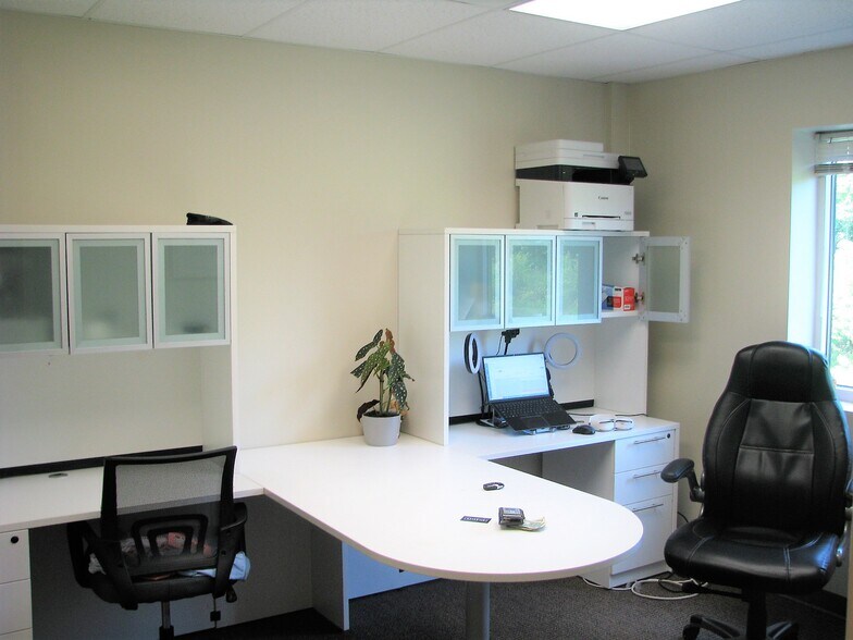 More Photos Of 100 Griffin Rd, Portsmouth Medical For Sale