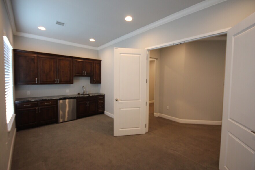More Photos Of 7806 E 108th St S, Tulsa Office For Lease