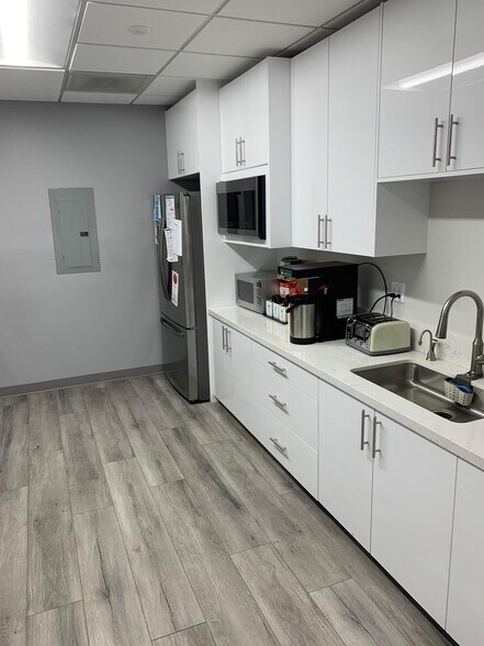 More Photos Of 8370 Wilshire Blvd, Beverly Hills Office For Lease