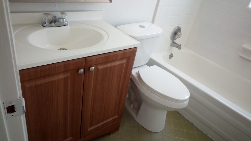 More Photos Of 102 Lullwater St, Deltona Apartments For Sale