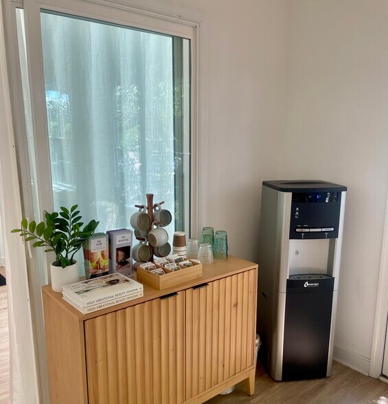 More Photos Of 1404 Starling Dr, Richmond Office For Sale