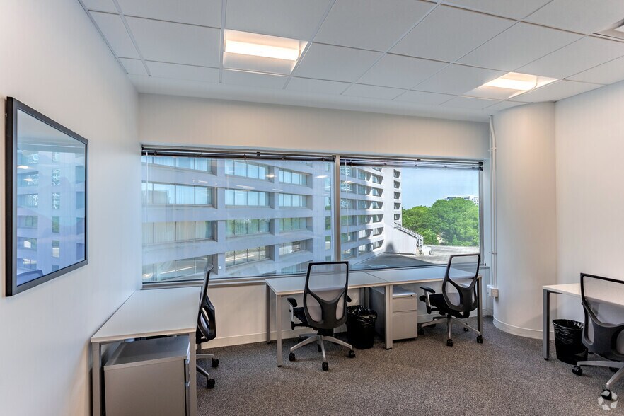 More Photos Of 101 N Tryon St, Charlotte Office For Lease