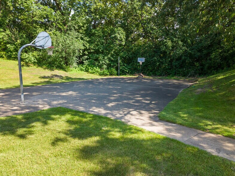 More Photos Of 2201 W 108th St, Bloomington Daycare Center For Lease