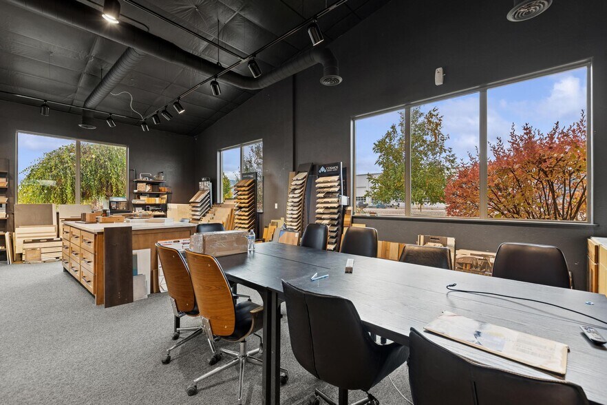 More Photos Of 201 United Dr, Kalispell Light Manufacturing For Lease
