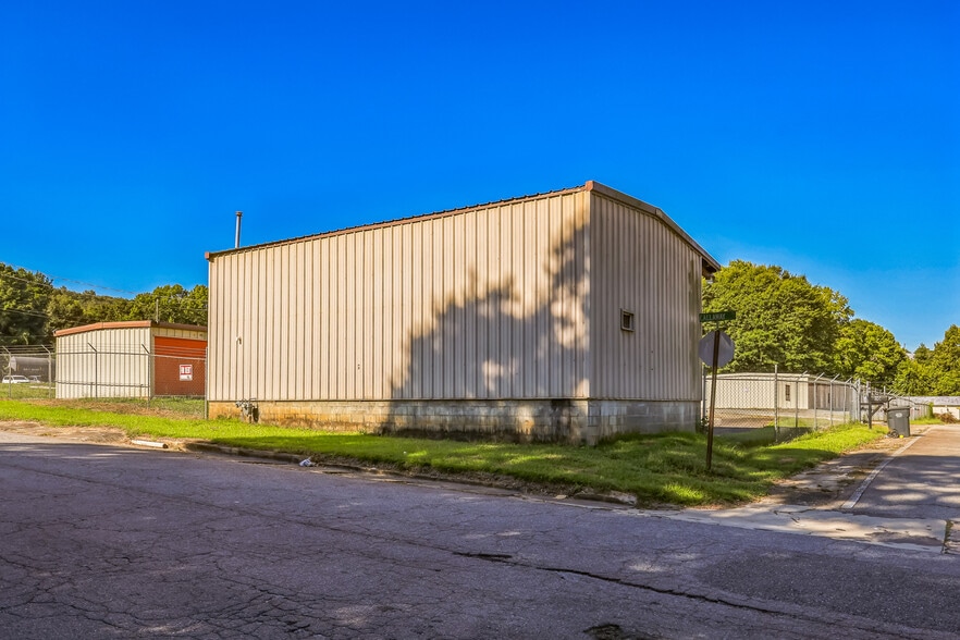 More Photos Of 52 & 54 Awtrey St, Manchester Self Storage For Sale