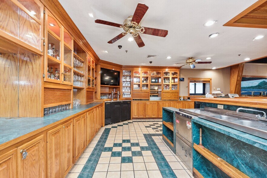 More Photos Of 470 Tucker Dr, Maysville Storefront Retail Office For Sale