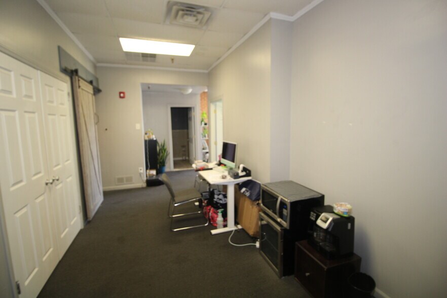 More Photos Of 121 Friends Ln, Newtown Medical For Sale