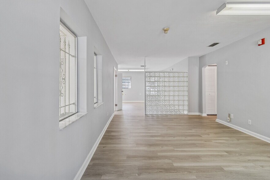 More Photos Of 1408 W Linebaugh Ave, Tampa Office Residential For Sale