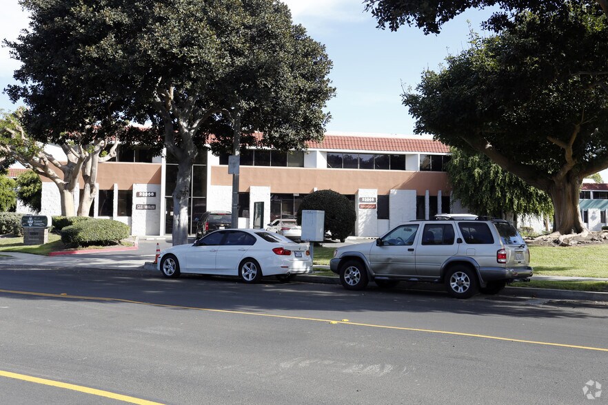 More Photos Of 23860-23868 Hawthorne Blvd, Torrance Distribution For Lease