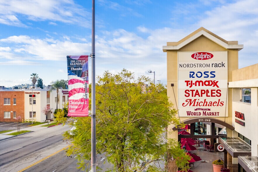 More Photos Of 249 N Glendale Ave, Glendale General Retail For Lease