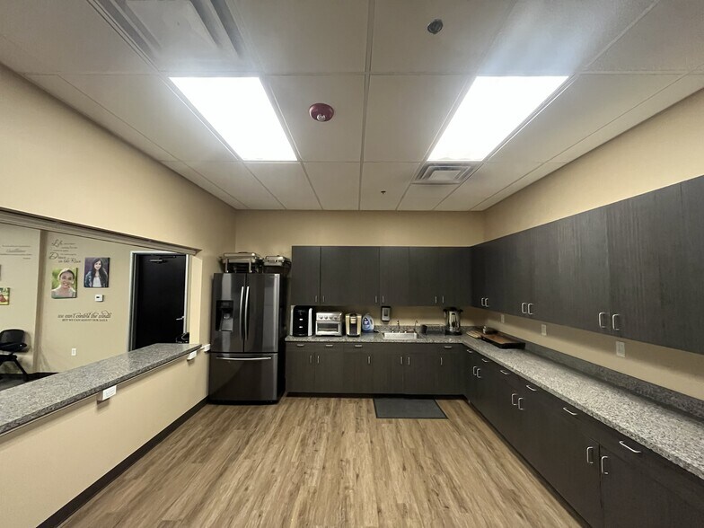 More Photos Of 2333 N Pebble Creek Pky, Goodyear Storefront For Sale