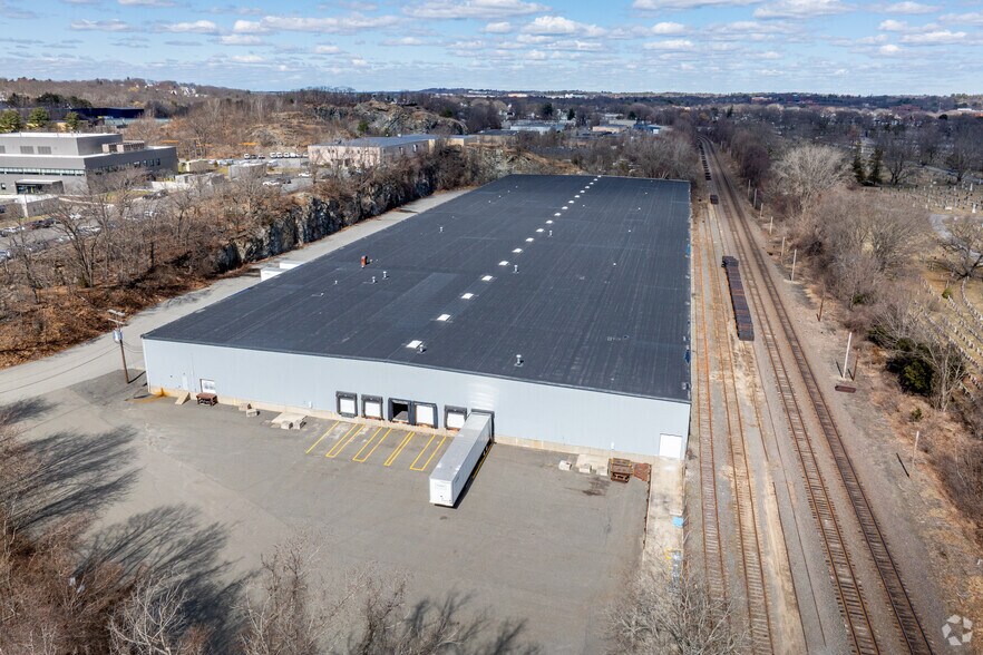 More Photos Of 45 Holton St, Winchester Distribution For Lease