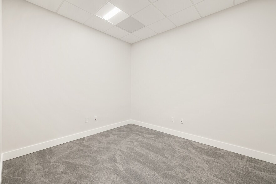 More Photos Of 8111 Broadway Ave E, Estero Storefront Retail Office For Lease