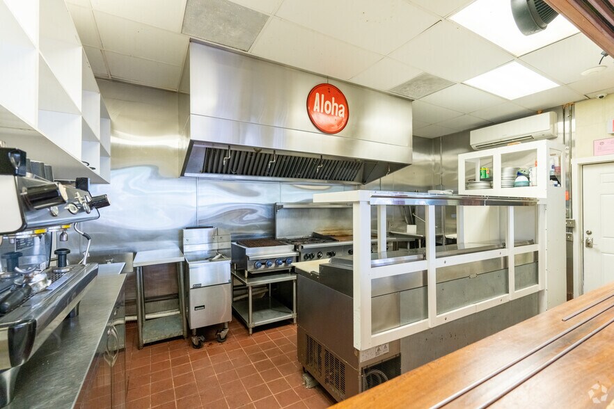 More Photos Of 65 Hana Hwy, Paia Restaurant For Lease