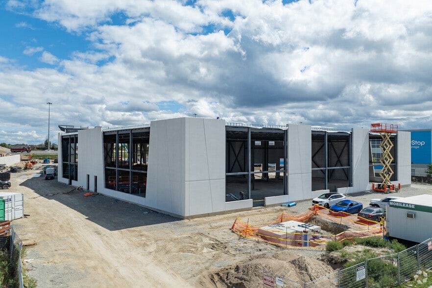 More Photos Of 435 Cityview Blvd, Vaughan Industrial For Sale