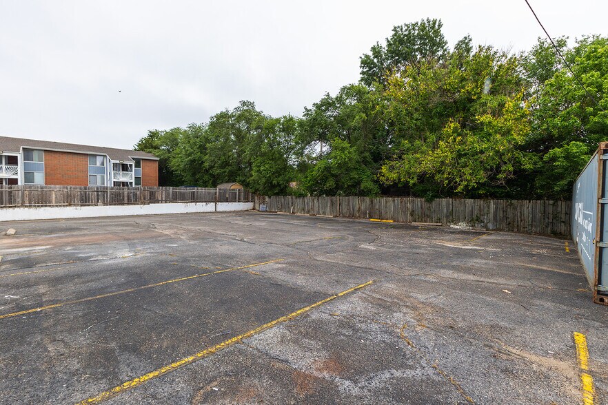 More Photos Of 2234 S Oliver St, Wichita Freestanding For Sale