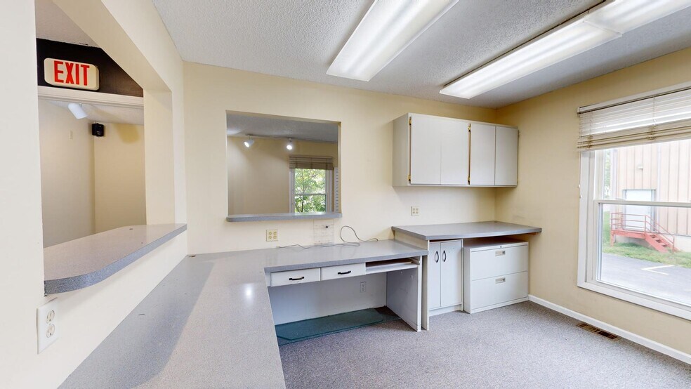 More Photos Of 3130 N Woodford St, Decatur General Retail For Sale