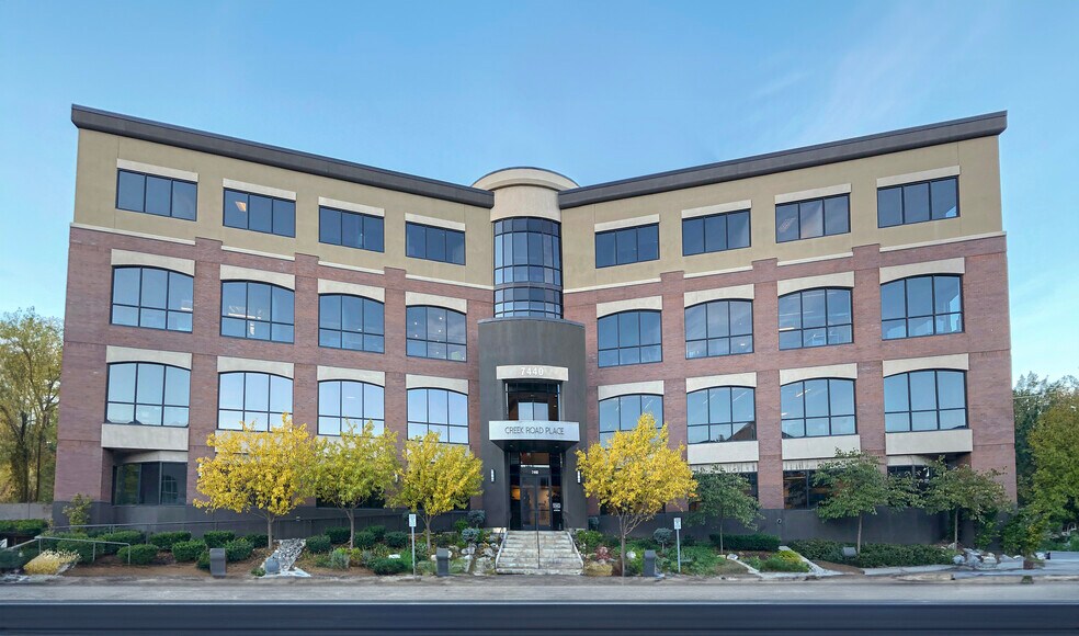 More Photos Of 7440 S Creek Rd, Sandy Office For Lease