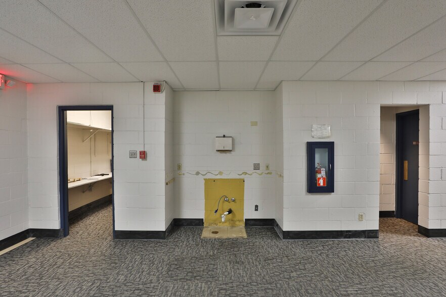 More Photos Of 1600 Sheridan Dr, Lancaster Medical For Sale