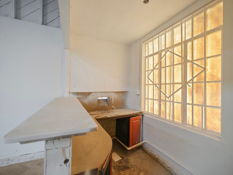 More Photos Of 2215 Randolph St, Huntington Park Manufacturing For Sale