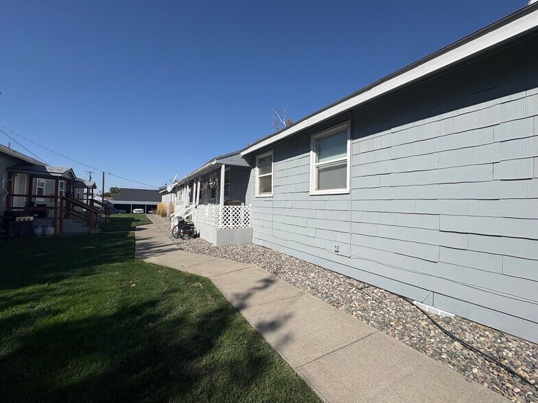 More Photos Of 204 SE 12th St, College Place Apartments For Sale