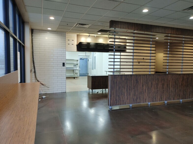 More Photos Of 902 Meijer Dr, Champaign Storefront Retail Office For Lease